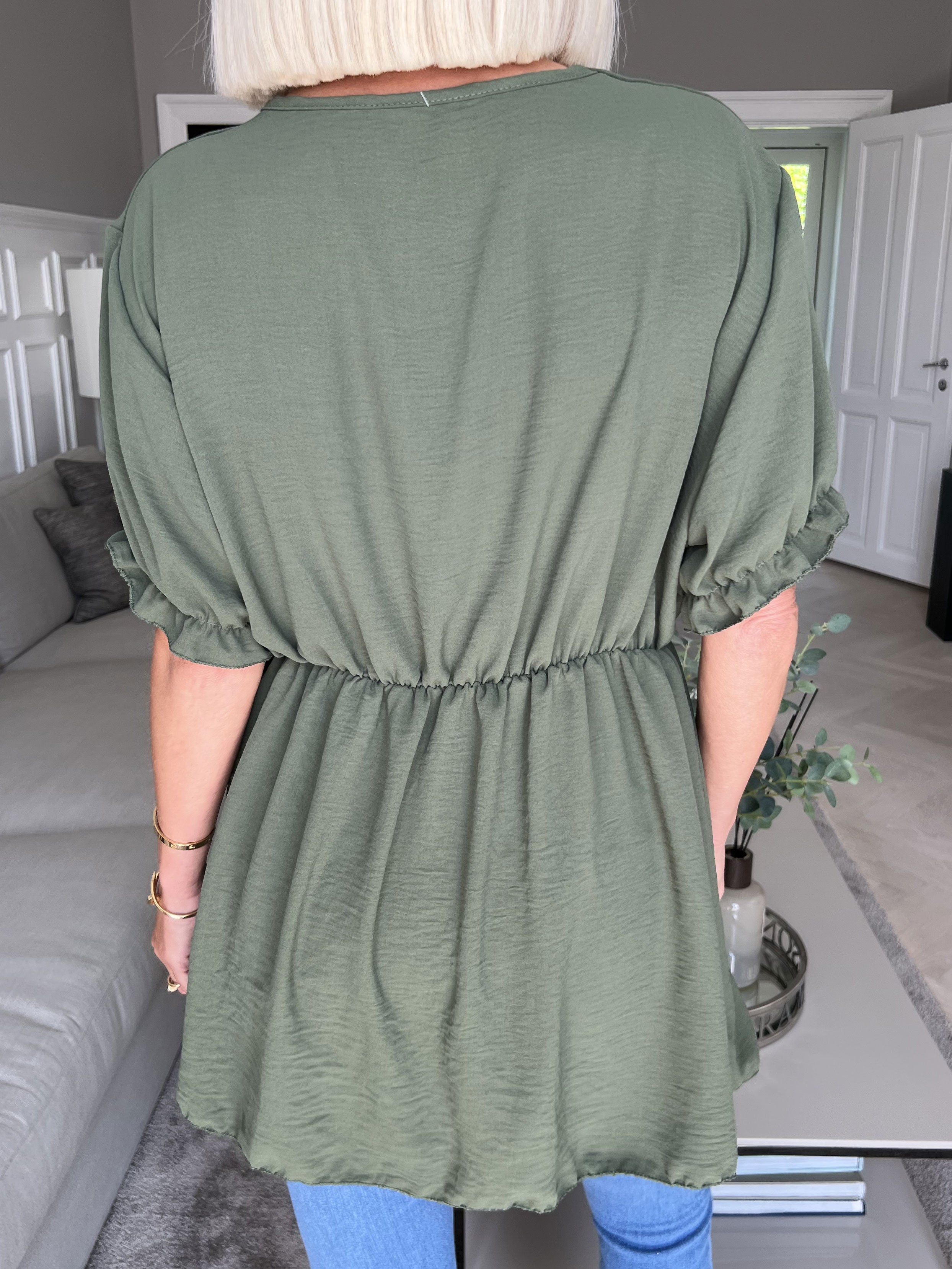 Yda Plain Short Sleeve - Sød bluse med elastik i taljen